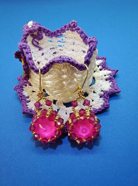 Cercei handmade roz intens cu cristale Preciosa – eleganta vibranta