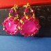 Cercei handmade roz intens cu cristale Preciosa – eleganta vibranta
